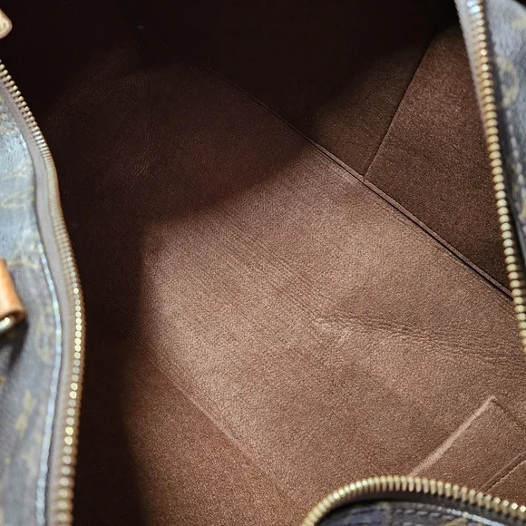 Louis Vuitton Monogram Keepall 55 Travel Bag - Picture 9 of 11